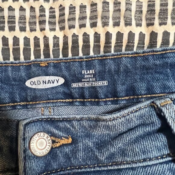 Old Navy Ankle Flare Jeans - Picture 3 of 4